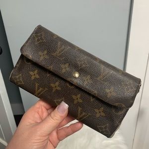🏷️Clearance 1997 authentic Louis Vuitton International wallet - junk